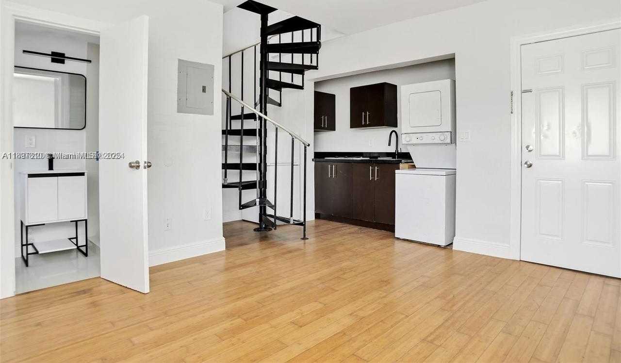Small Image of 7315 HARDING AVE #7, Miami Beach Number 2