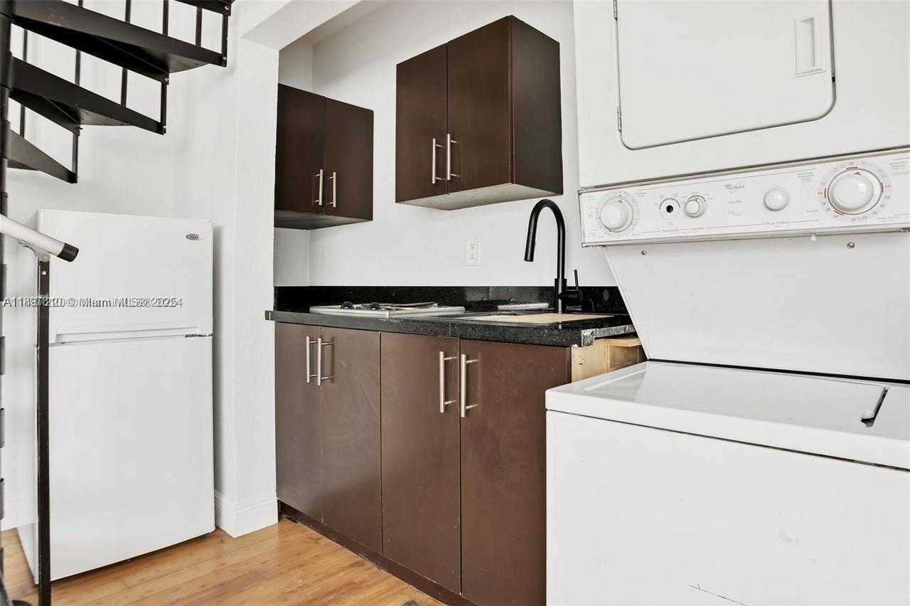 Small Image of 7315 HARDING AVE #7, Miami Beach Number 3