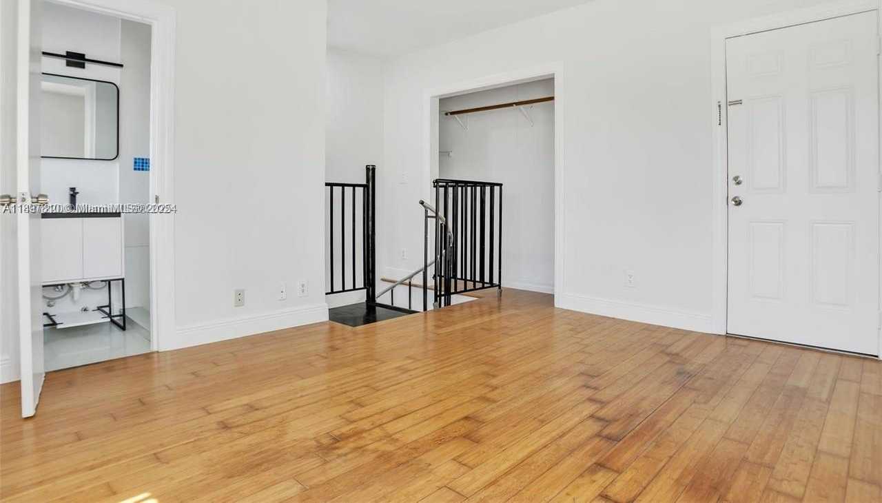 Small Image of 7315 HARDING AVE #7, Miami Beach Number 5