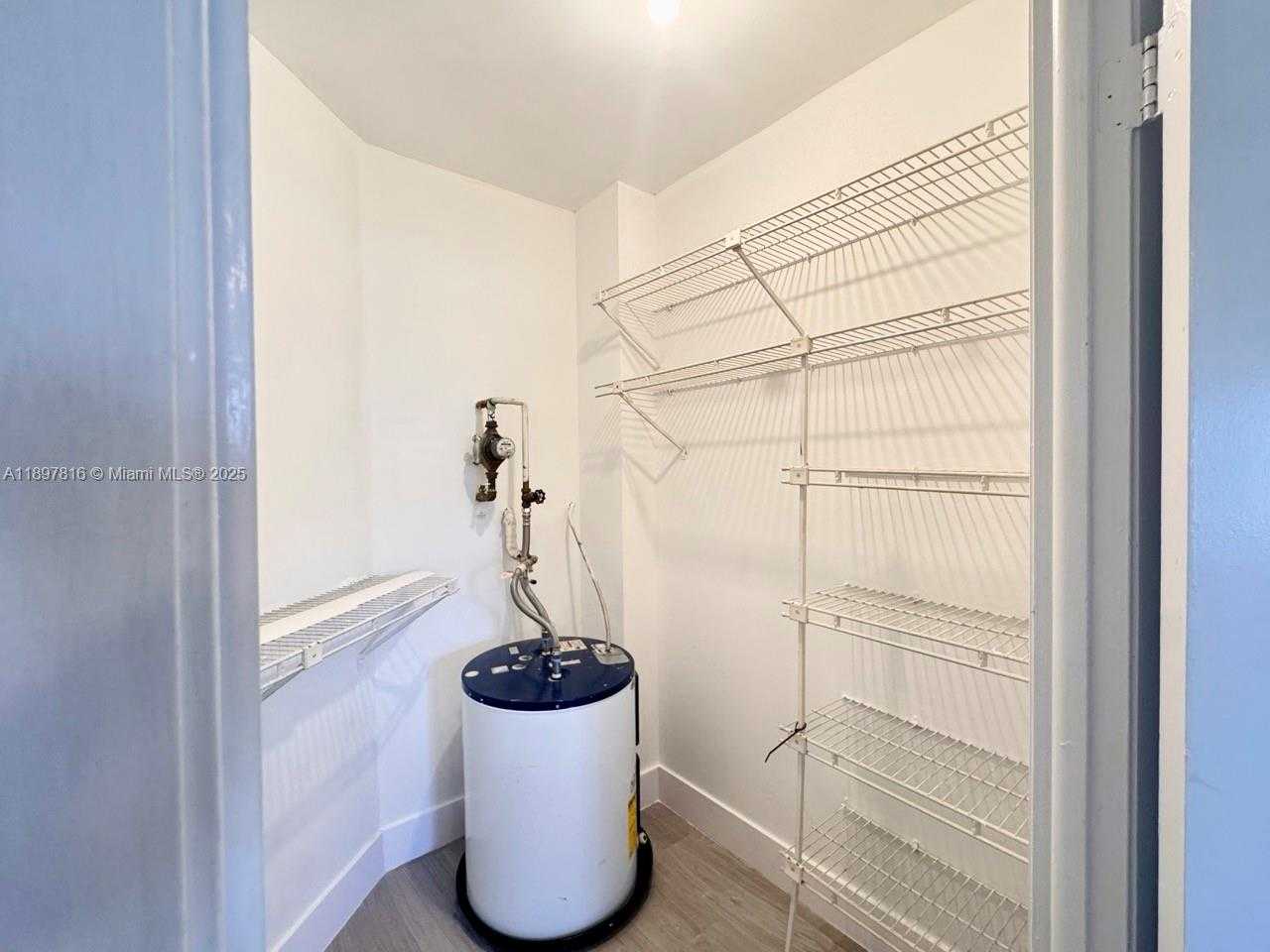 Small Image of 8290 LAKE DR #211, Doral Number 13