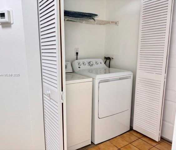 Small Image of 8290 LAKE DR #211, Doral Number 16