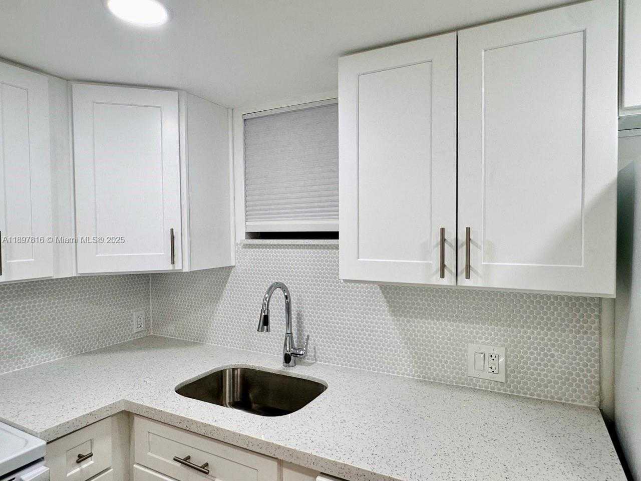 Small Image of 8290 LAKE DR #211, Doral Number 8