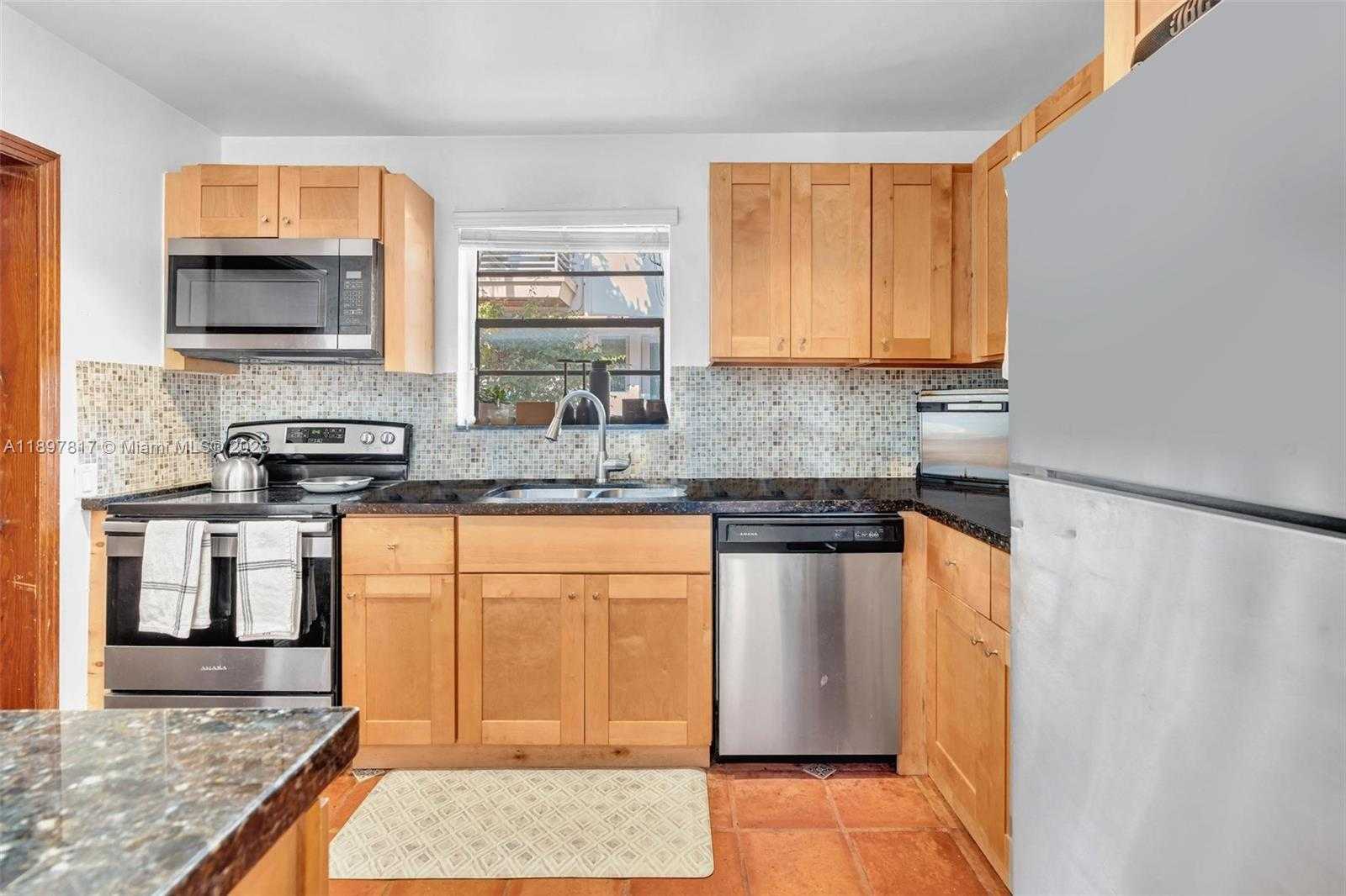 Small Image of 836 WEST 40TH ST #1, Miami Beach Number 11