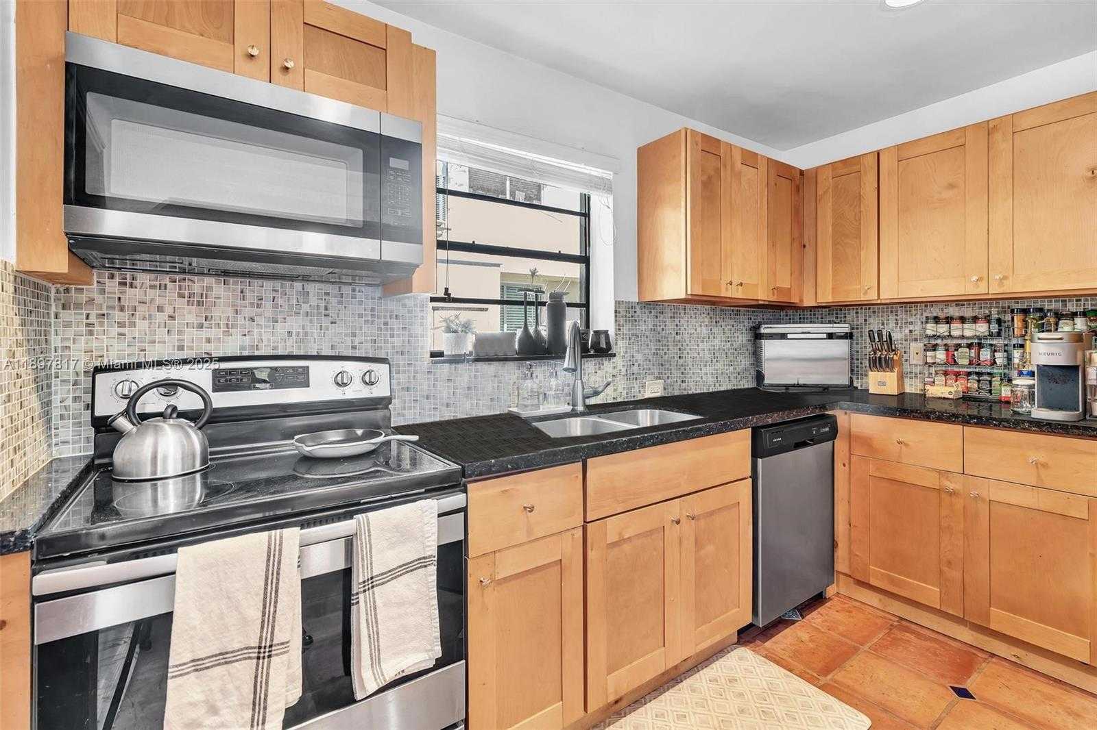 Small Image of 836 WEST 40TH ST #1, Miami Beach Number 16