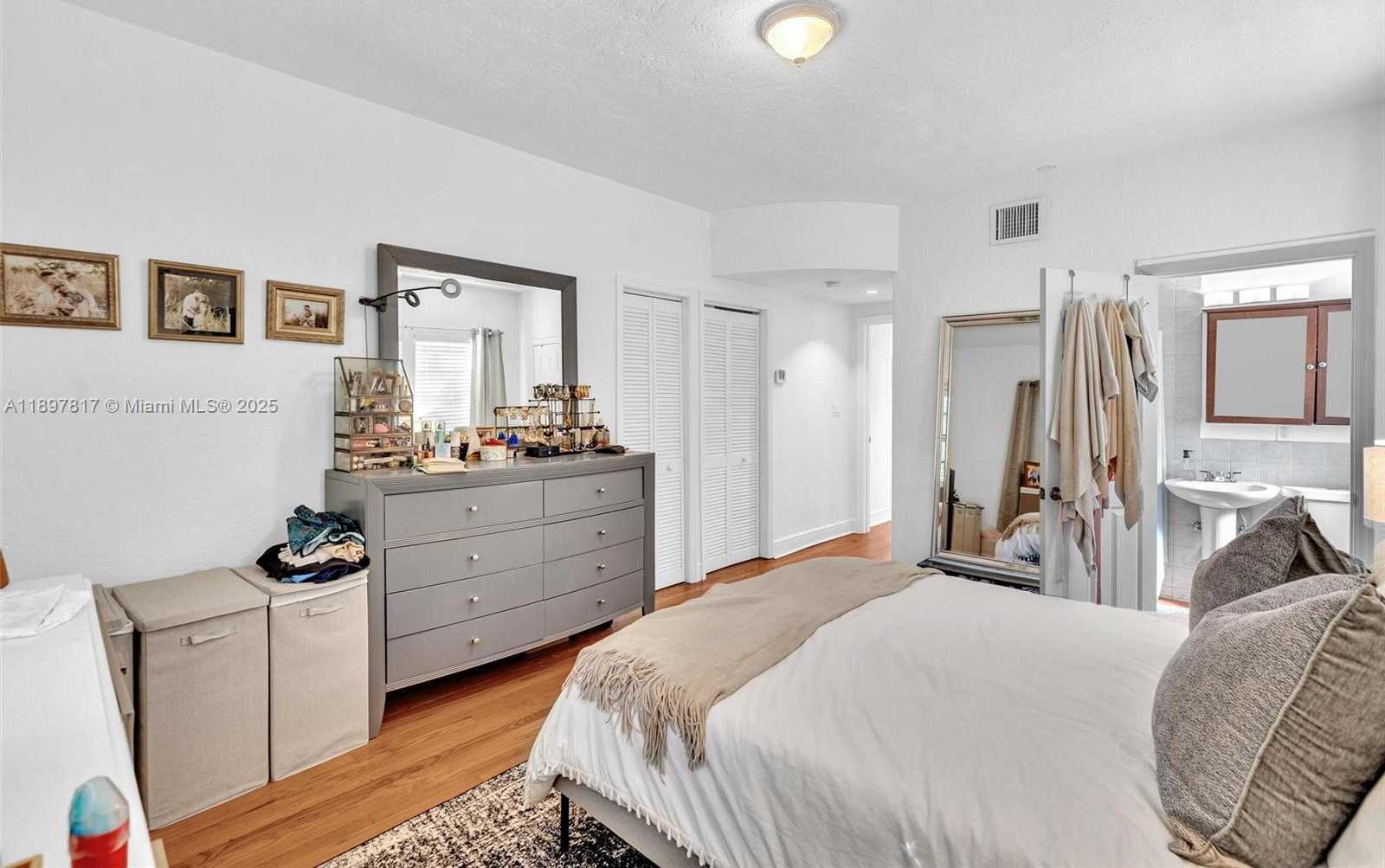 Small Image of 836 WEST 40TH ST #1, Miami Beach Number 26