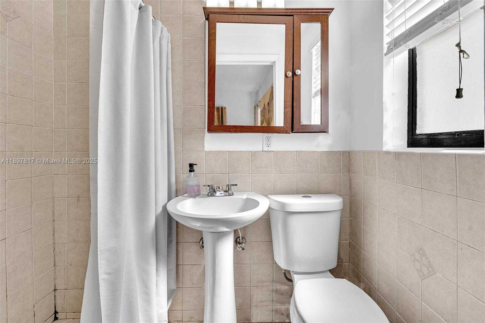 Small Image of 836 WEST 40TH ST #1, Miami Beach Number 27