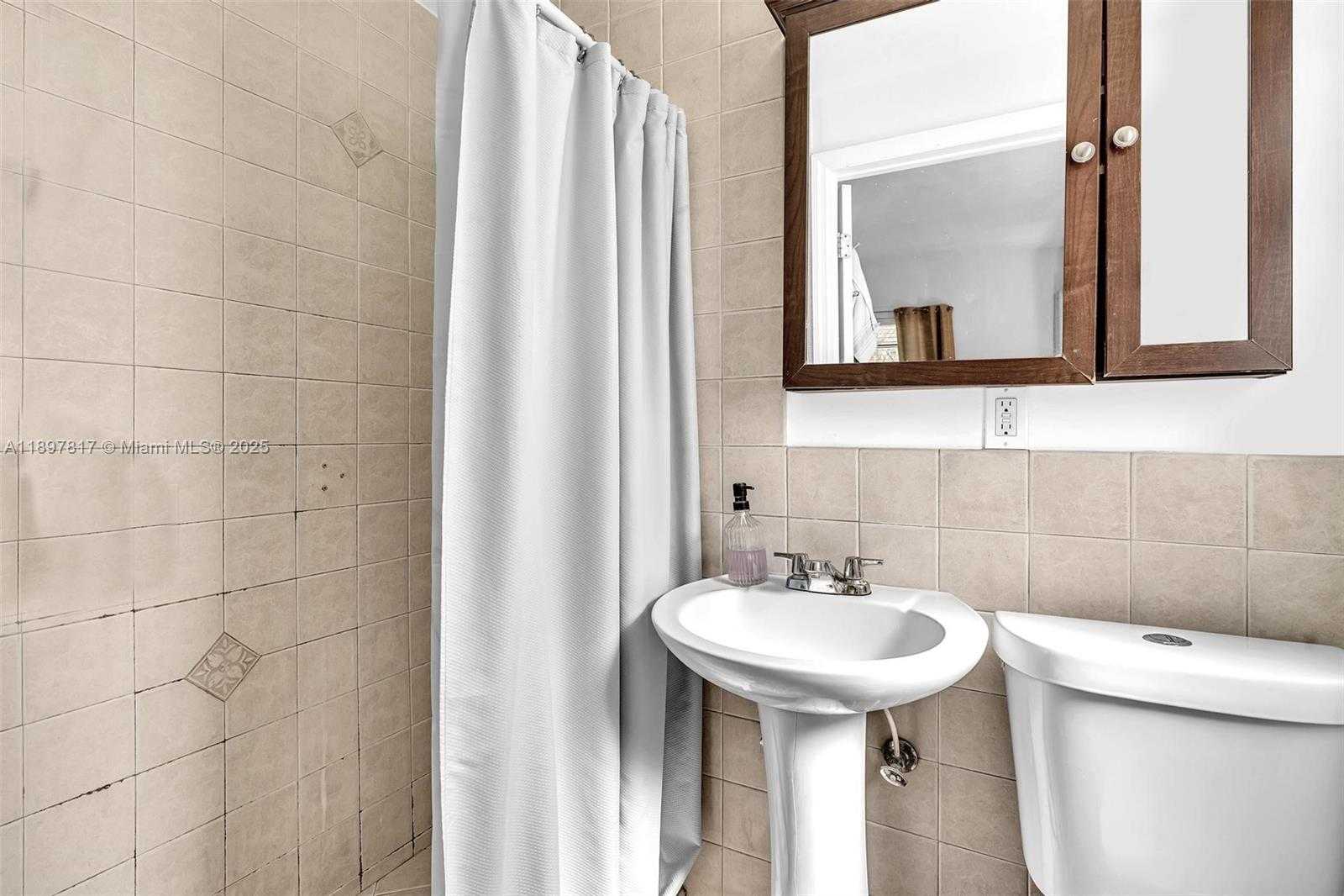 Small Image of 836 WEST 40TH ST #1, Miami Beach Number 28