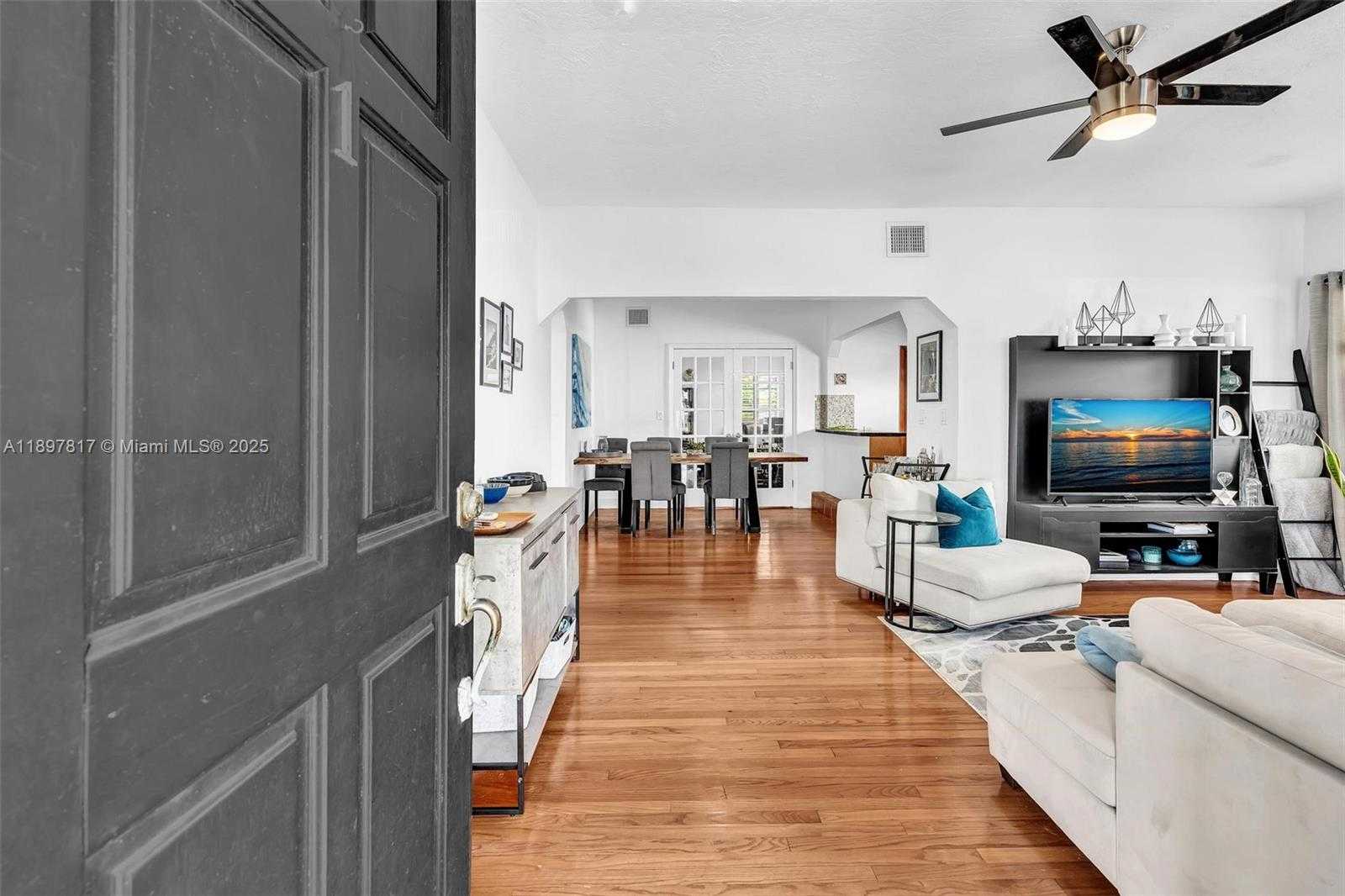 Small Image of 836 WEST 40TH ST #1, Miami Beach Number 3