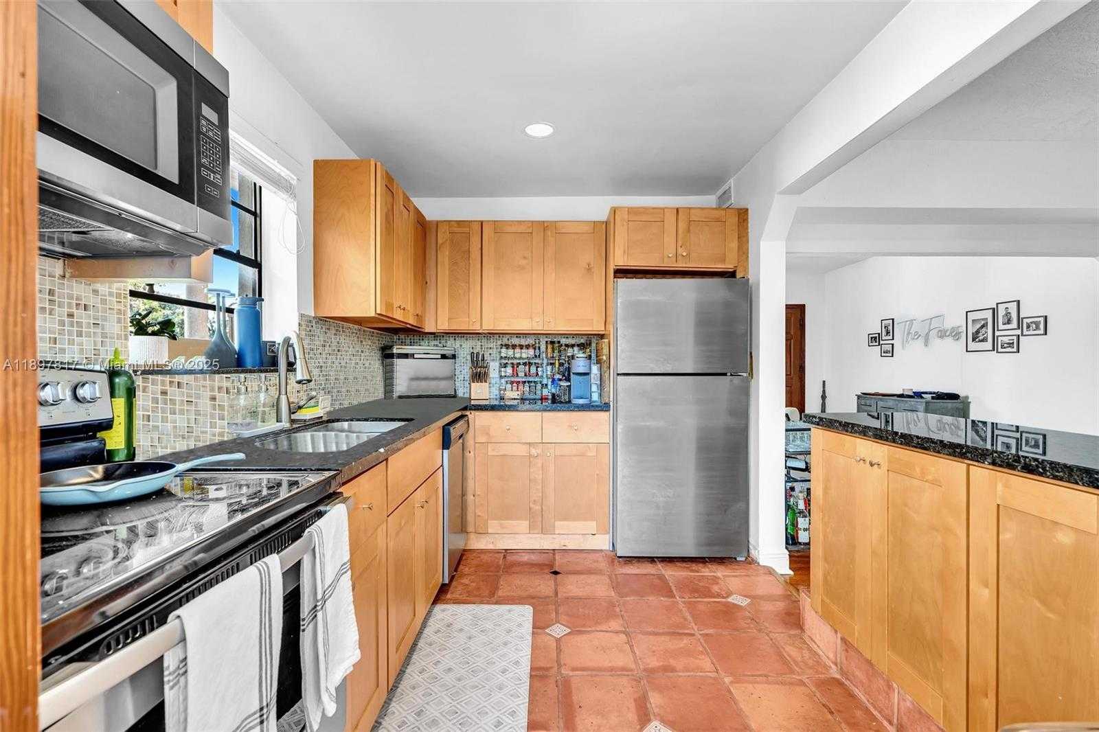 Small Image of 836 WEST 40TH ST #1, Miami Beach Number 30