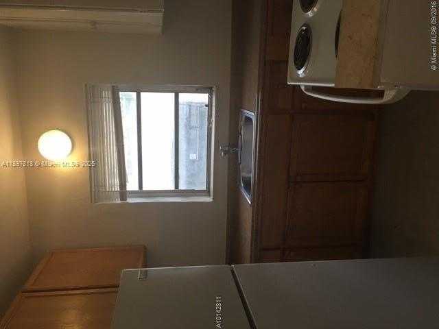 Small Image of 910 SOUTH DOUGLAS RD #3, Coral Gables Number 2