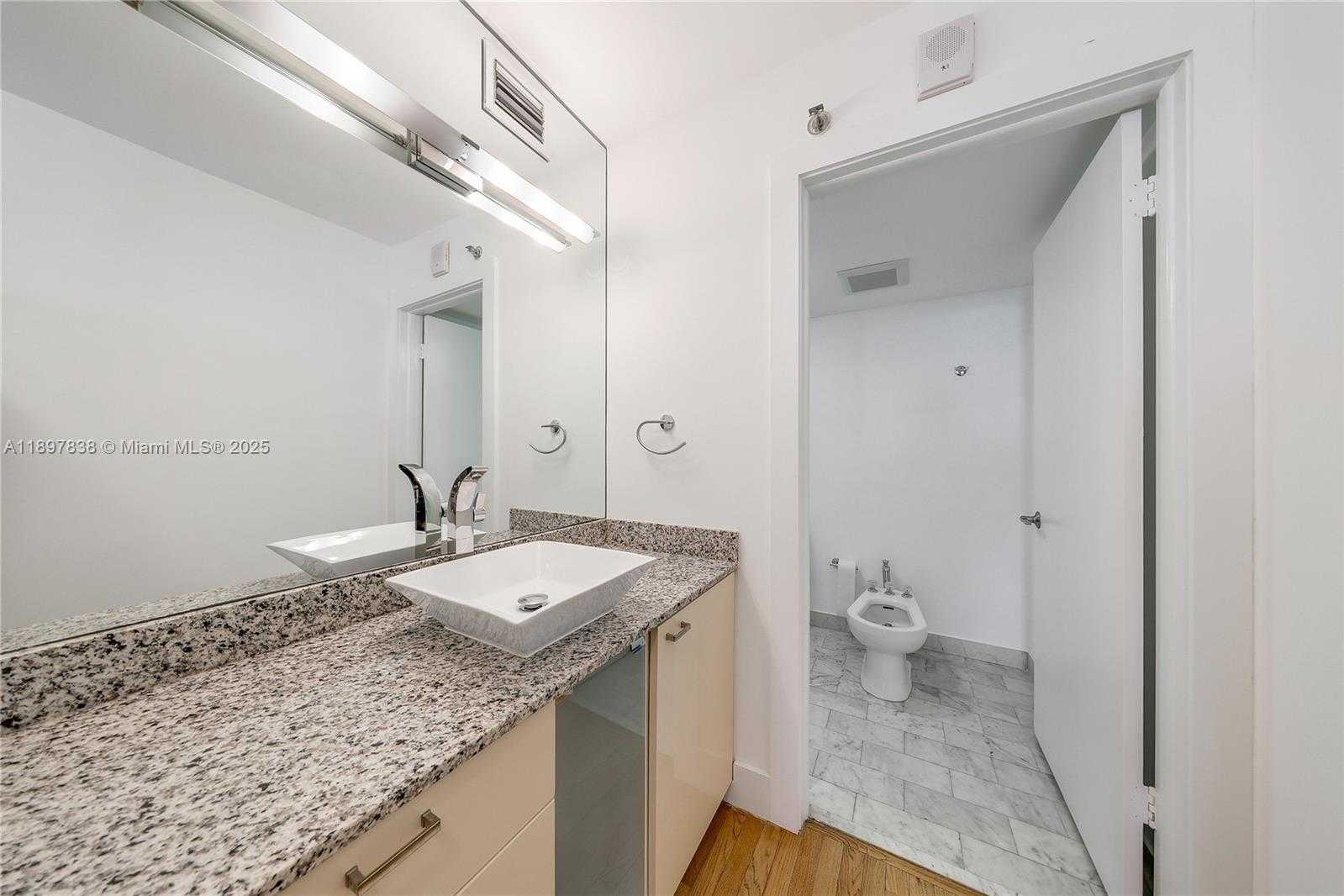 Small Image of 801 NORTH VENETIAN DR #903, Miami Number 17