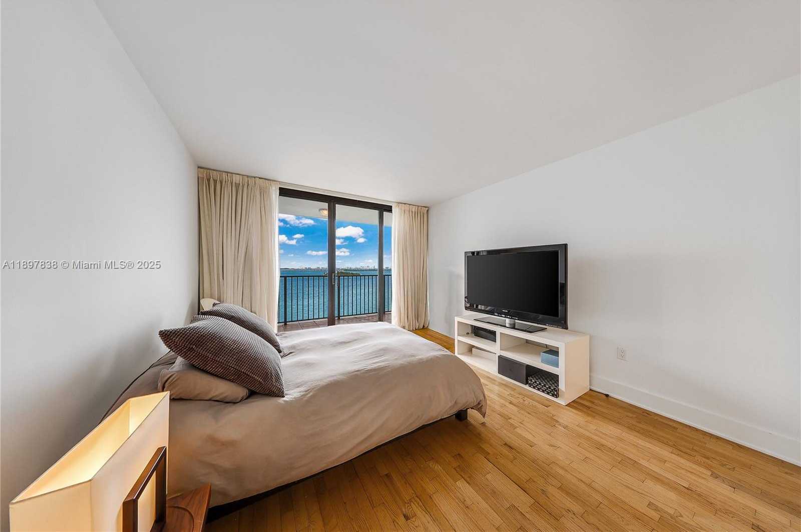 Small Image of 801 NORTH VENETIAN DR #903, Miami Number 18