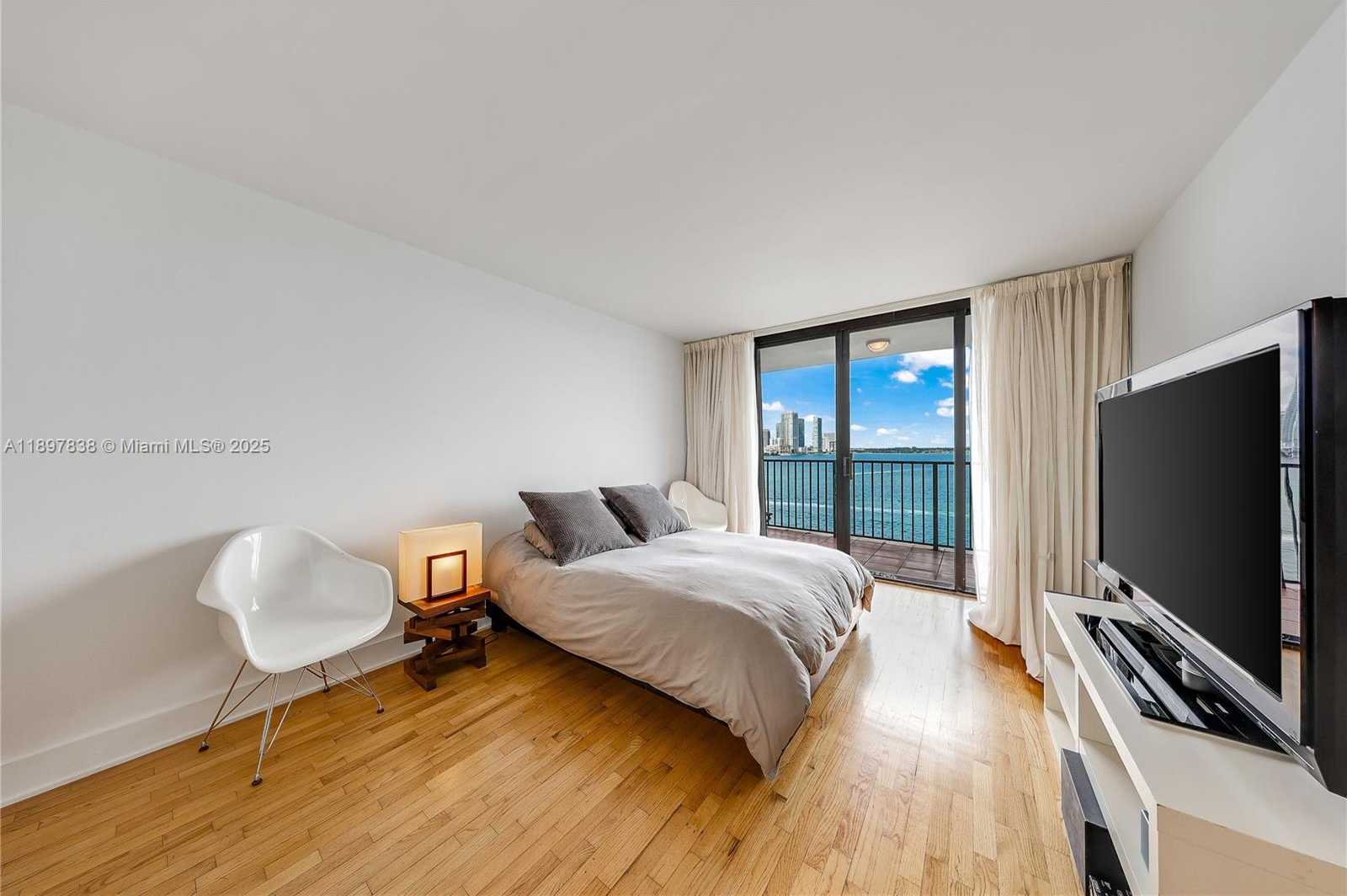 Small Image of 801 NORTH VENETIAN DR #903, Miami Number 19