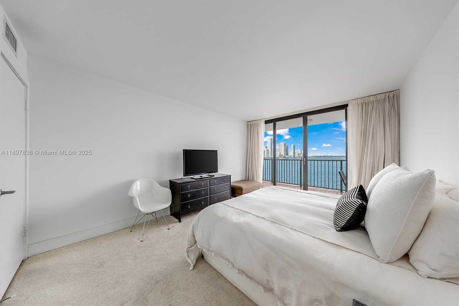 Small Image of 801 NORTH VENETIAN DR #903, Miami Number 20