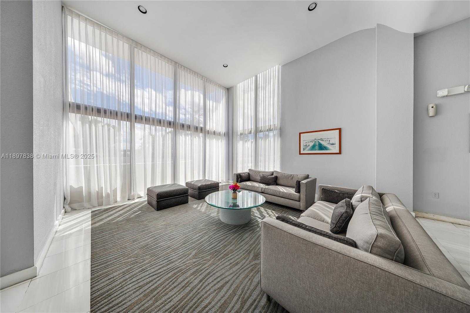 Small Image of 801 NORTH VENETIAN DR #903, Miami Number 4