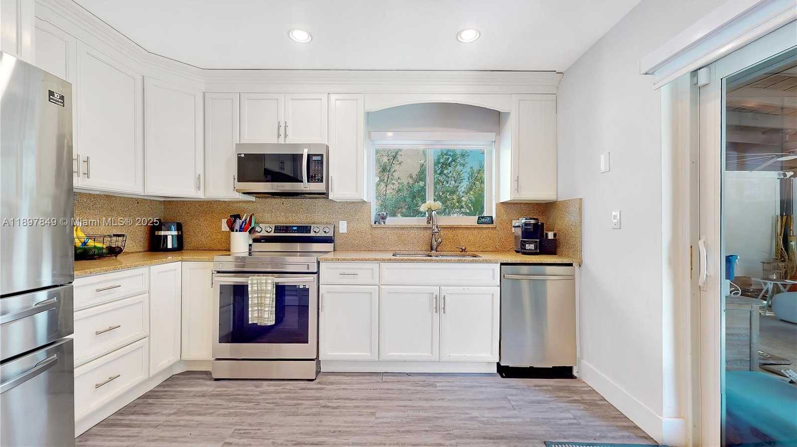Small Image of 14519 SOUTH WEST 139TH AVE CIR E, Miami Number 11