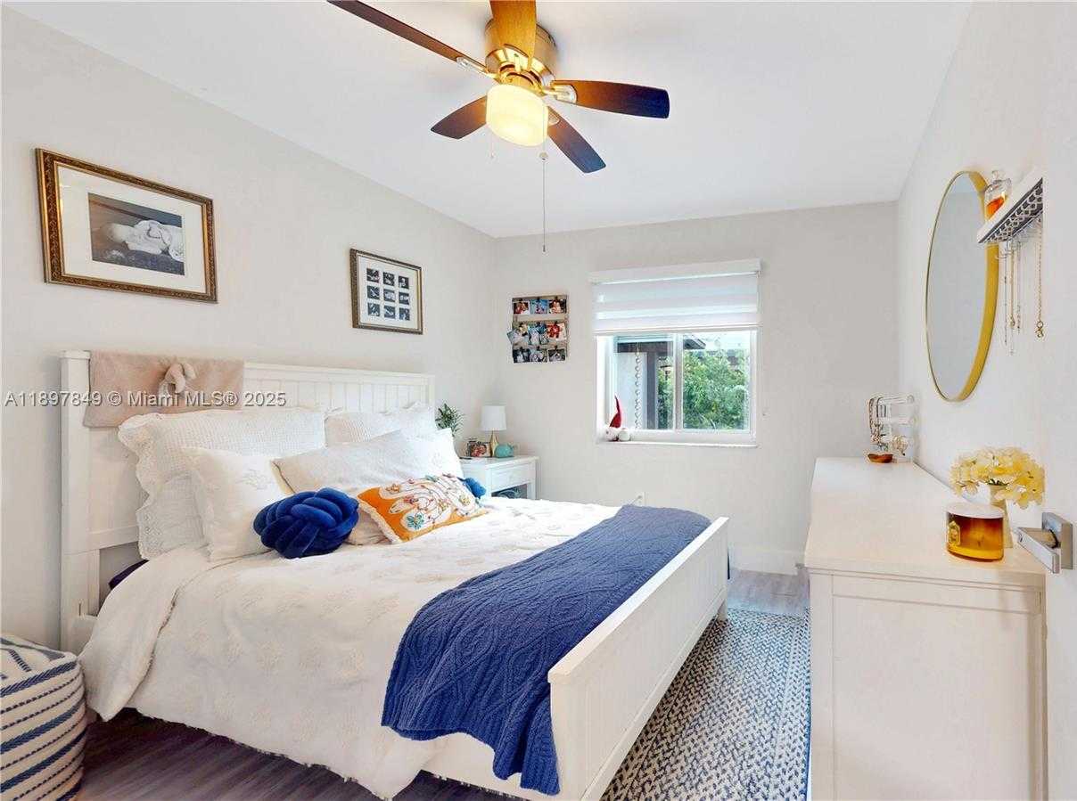 Small Image of 14519 SOUTH WEST 139TH AVE CIR E, Miami Number 18