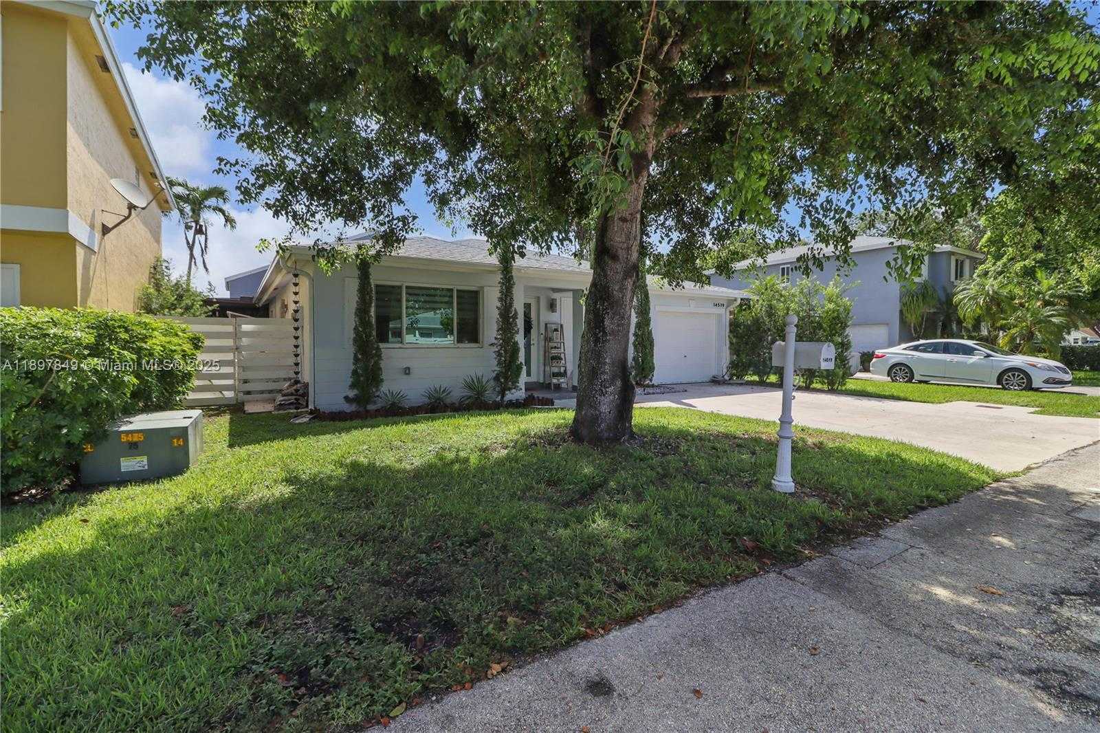 Small Image of 14519 SOUTH WEST 139TH AVE CIR E, Miami Number 30