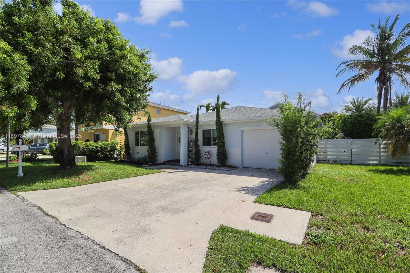 Small Image of 14519 SOUTH WEST 139TH AVE CIR E, Miami Number 32