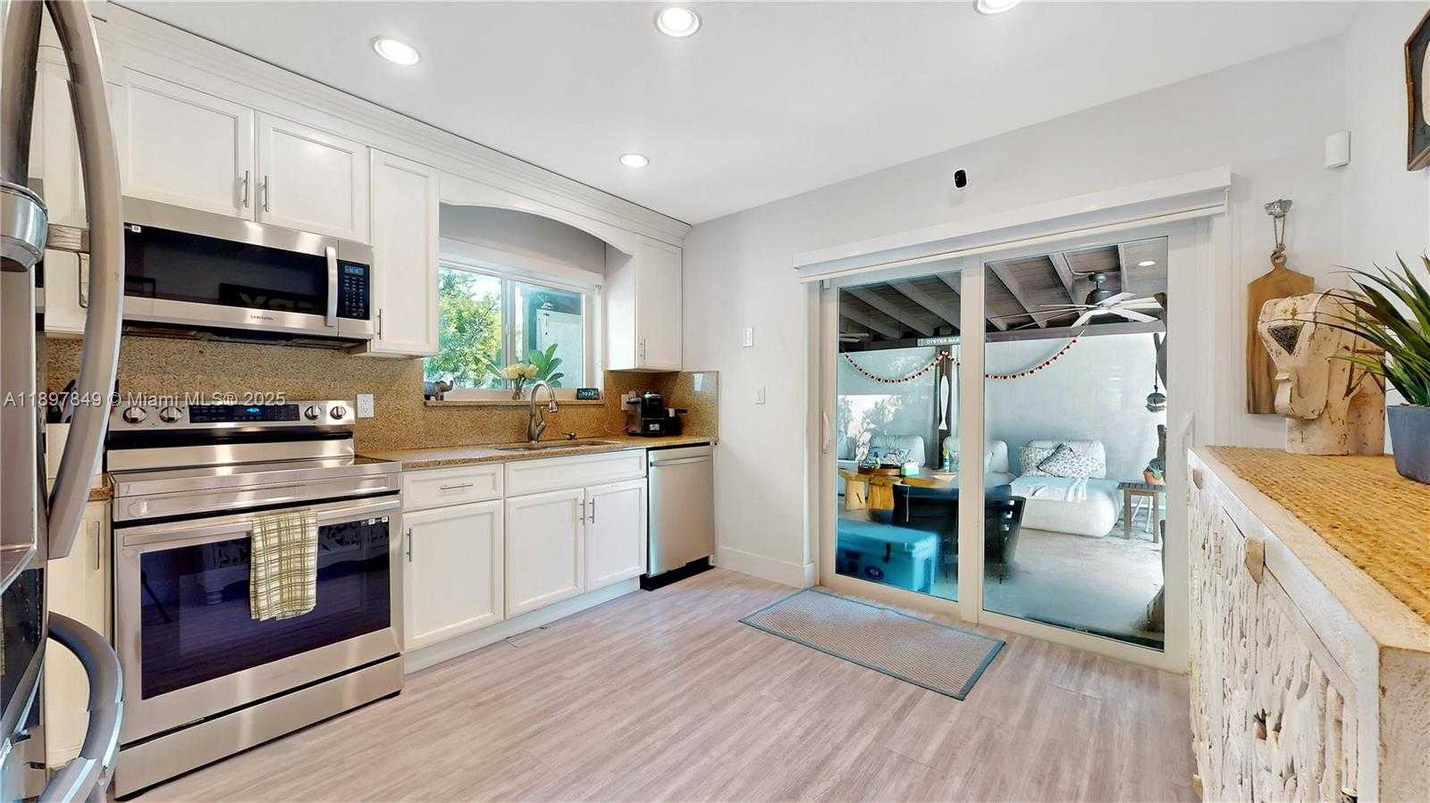 Small Image of 14519 SOUTH WEST 139TH AVE CIR E, Miami Number 8