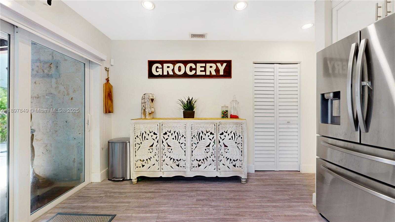 Small Image of 14519 SOUTH WEST 139TH AVE CIR E, Miami Number 9