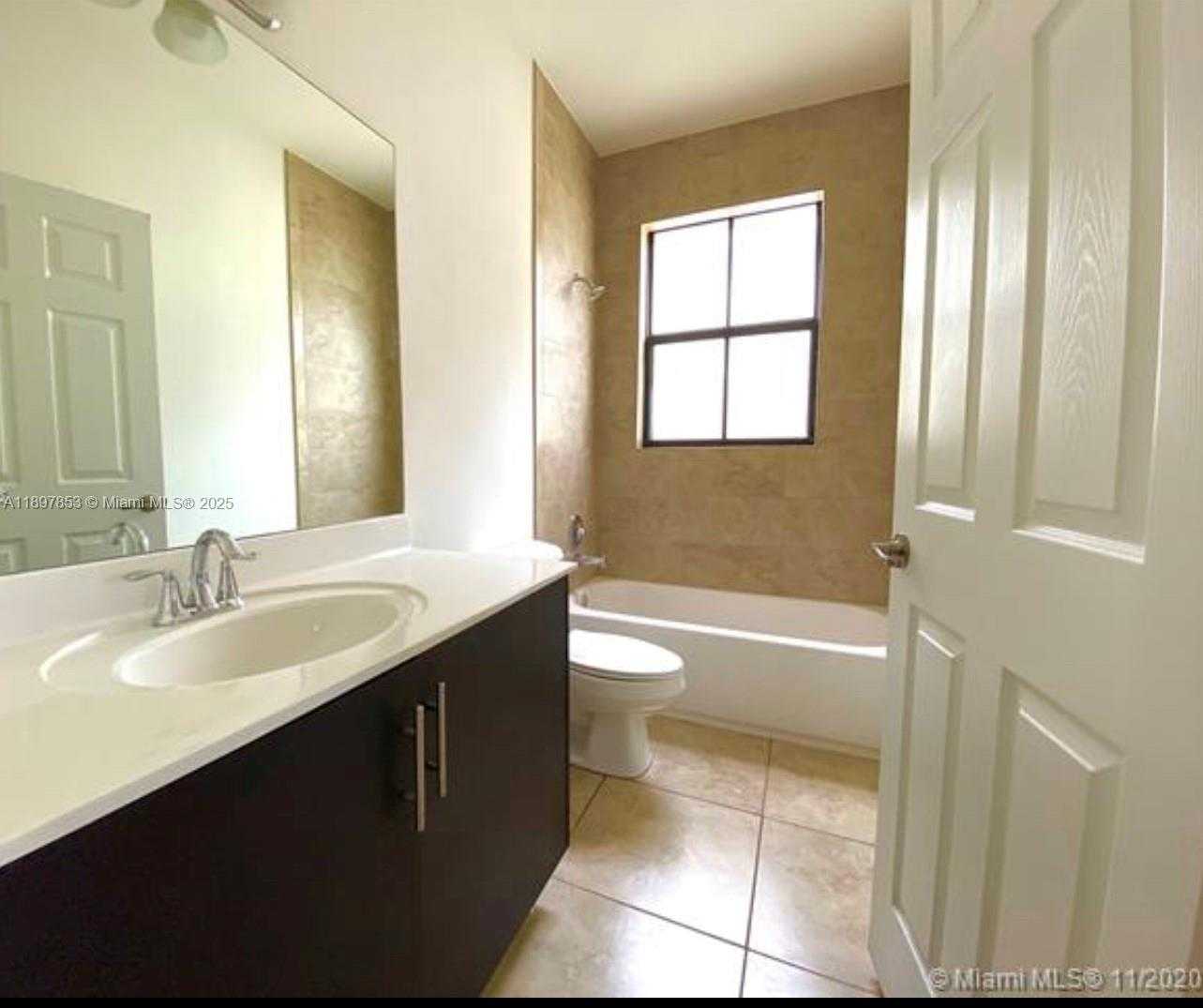 Small Image of 10306 NORTH WEST 70TH TER, Doral Number 26