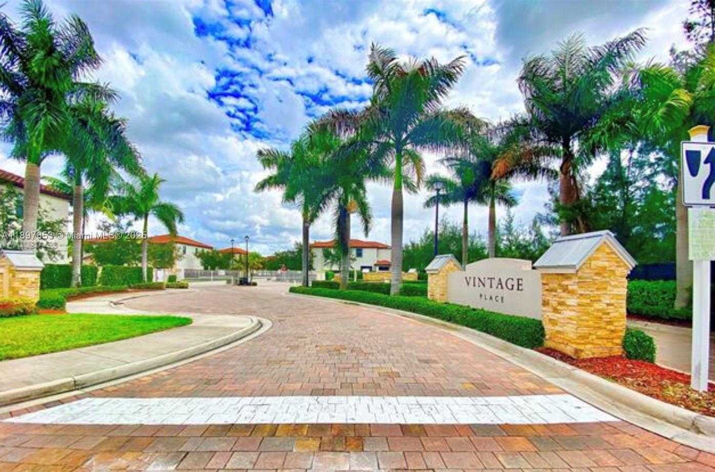Small Image of 10306 NORTH WEST 70TH TER, Doral Number 32