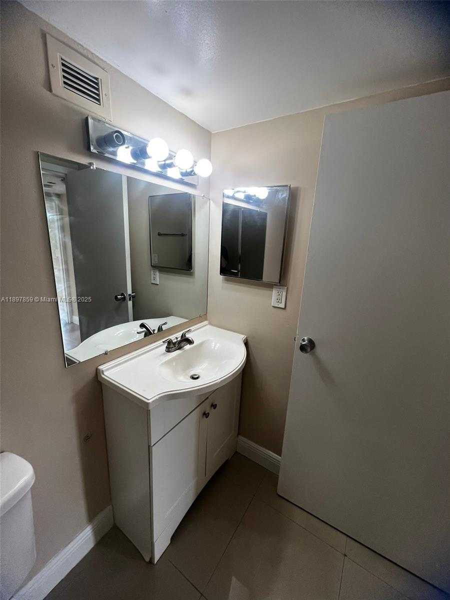 Small Image of 17021 NORTH BAY RD #405, Sunny Isles Beach Number 10