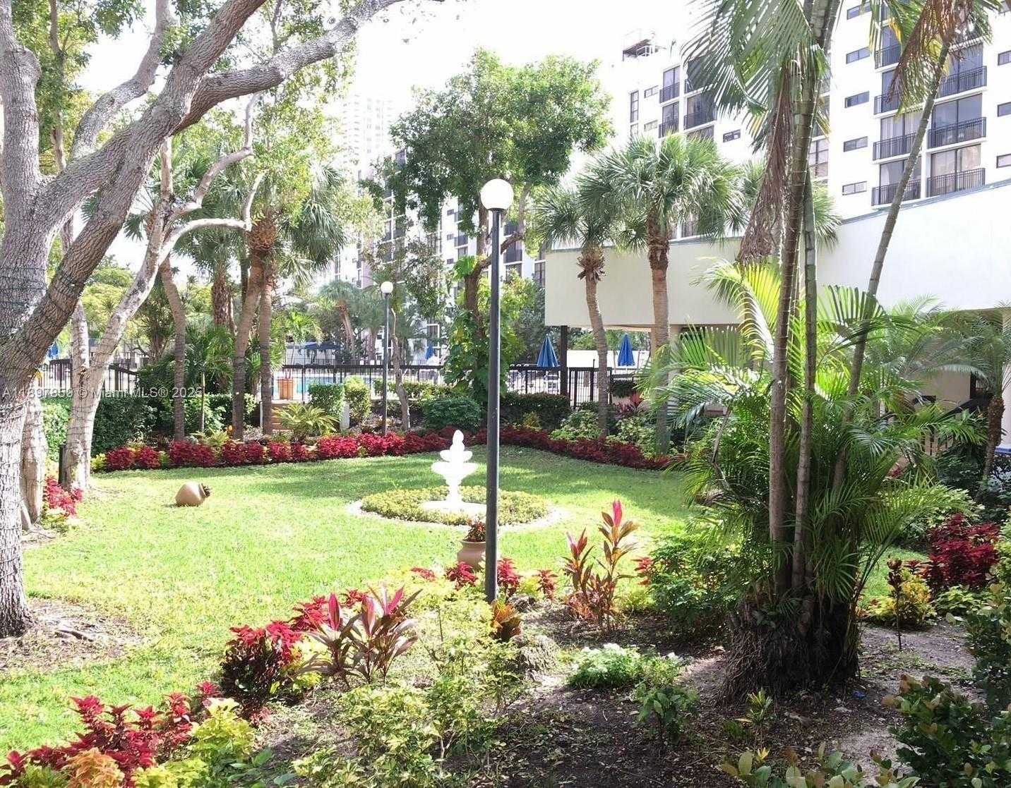 Small Image of 17021 NORTH BAY RD #405, Sunny Isles Beach Number 5