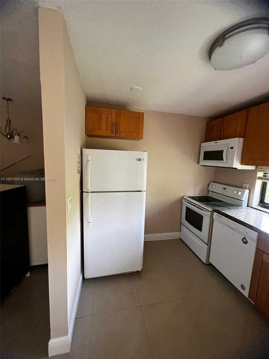 Small Image of 17021 NORTH BAY RD #405, Sunny Isles Beach Number 6
