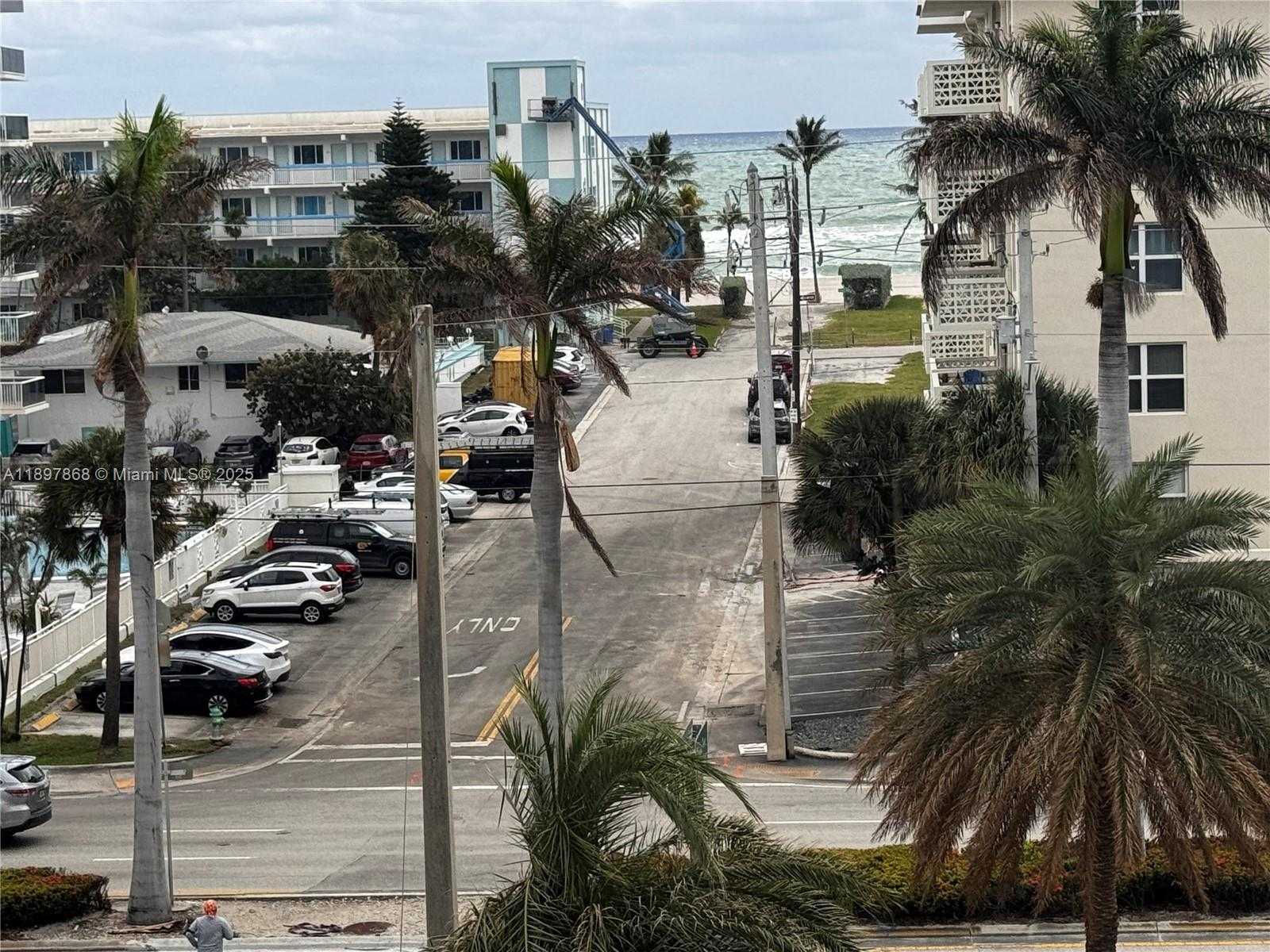 Small Image of Hollywood Number 2