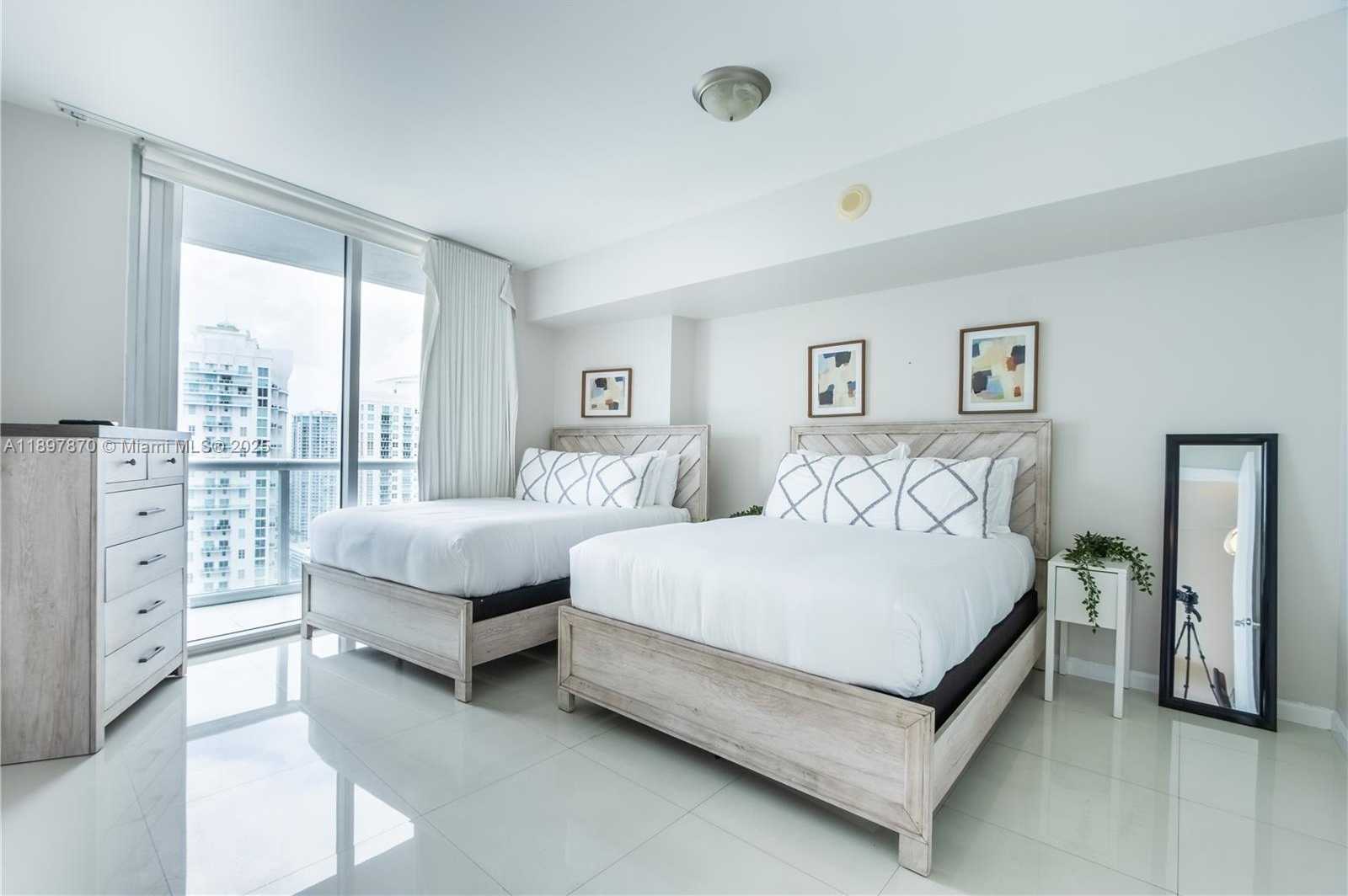 Small Image of 485 BRICKELL AVE #3506, Miami Number 10