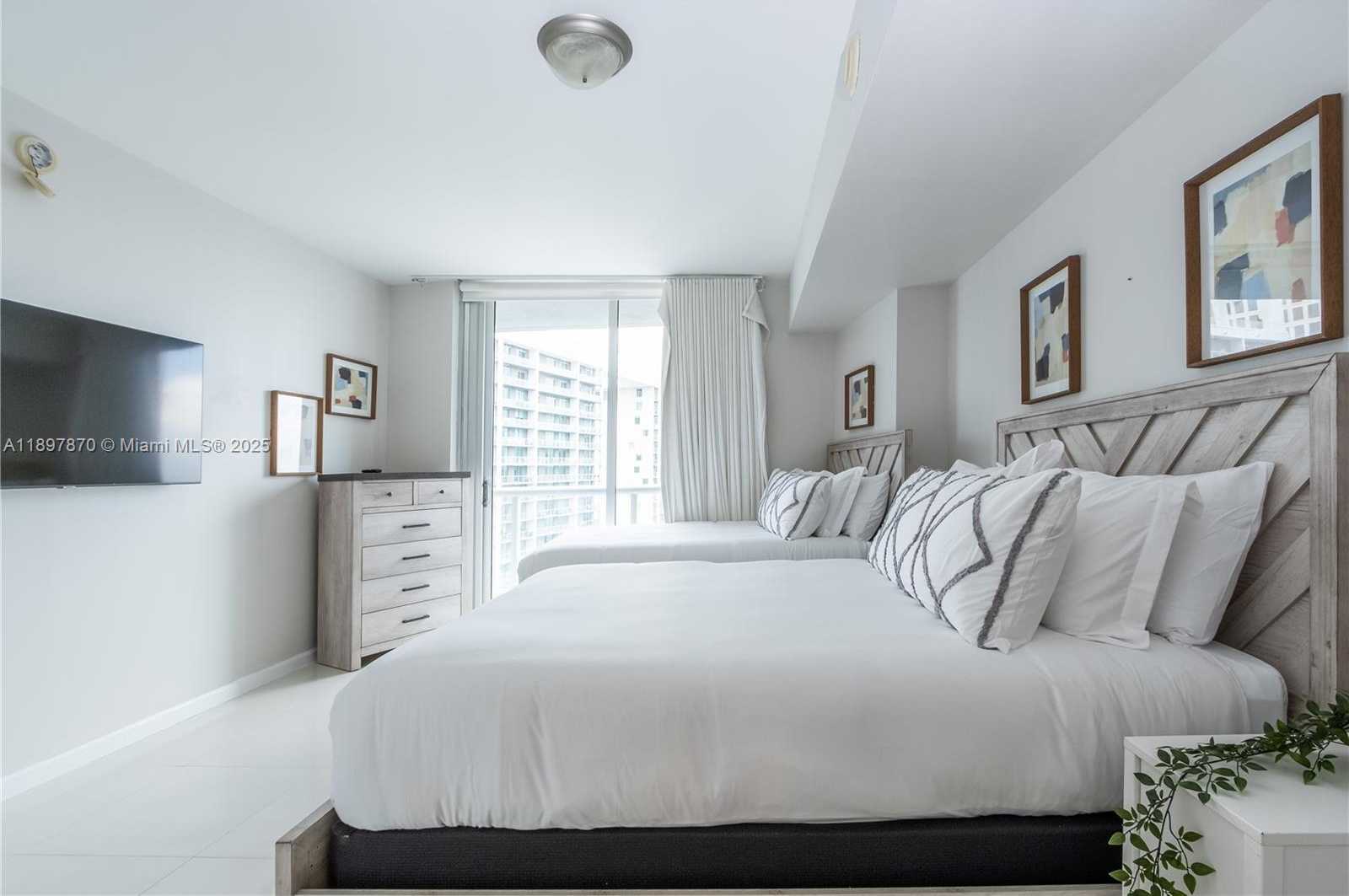 Small Image of 485 BRICKELL AVE #3506, Miami Number 11