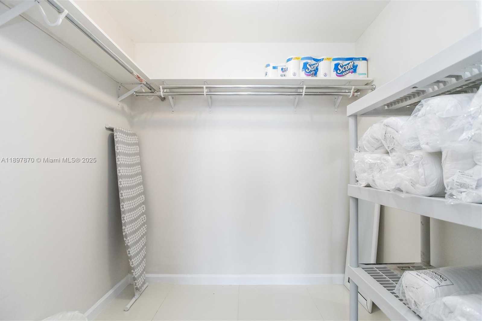 Small Image of 485 BRICKELL AVE #3506, Miami Number 12