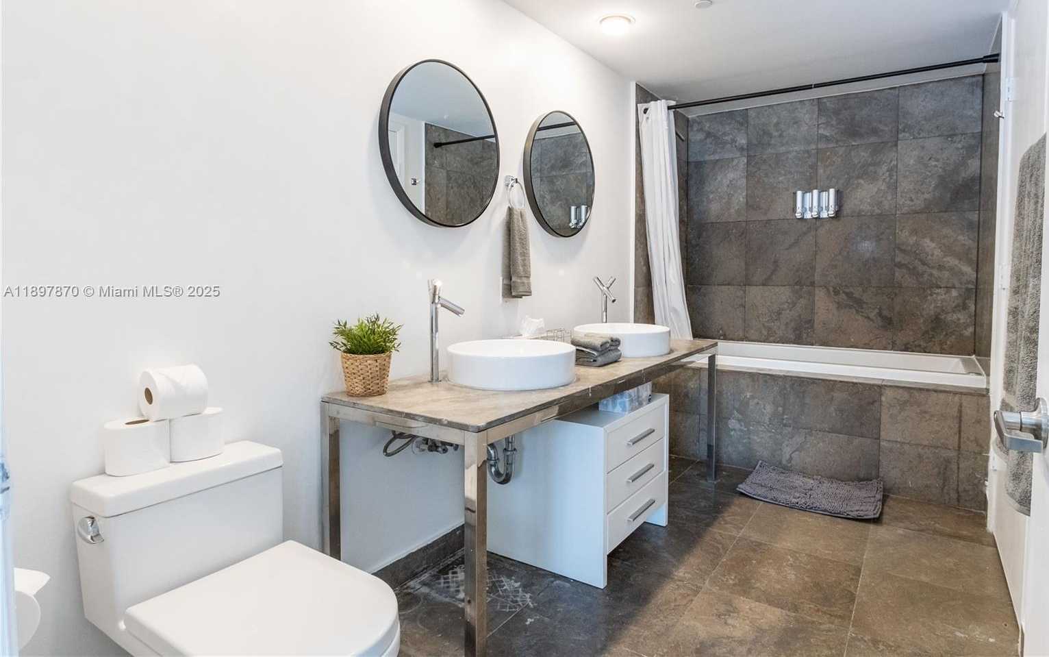 Small Image of 485 BRICKELL AVE #3506, Miami Number 13