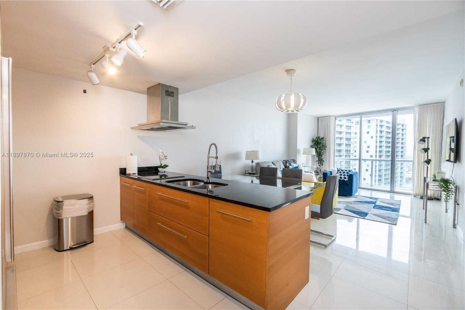 Small Image of 485 BRICKELL AVE #3506, Miami Number 2