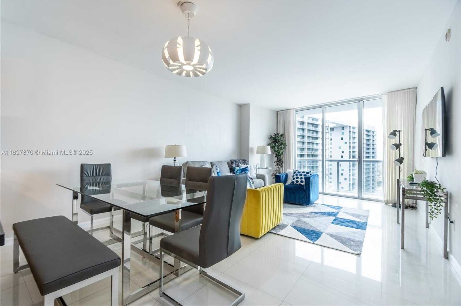 Small Image of 485 BRICKELL AVE #3506, Miami Number 4