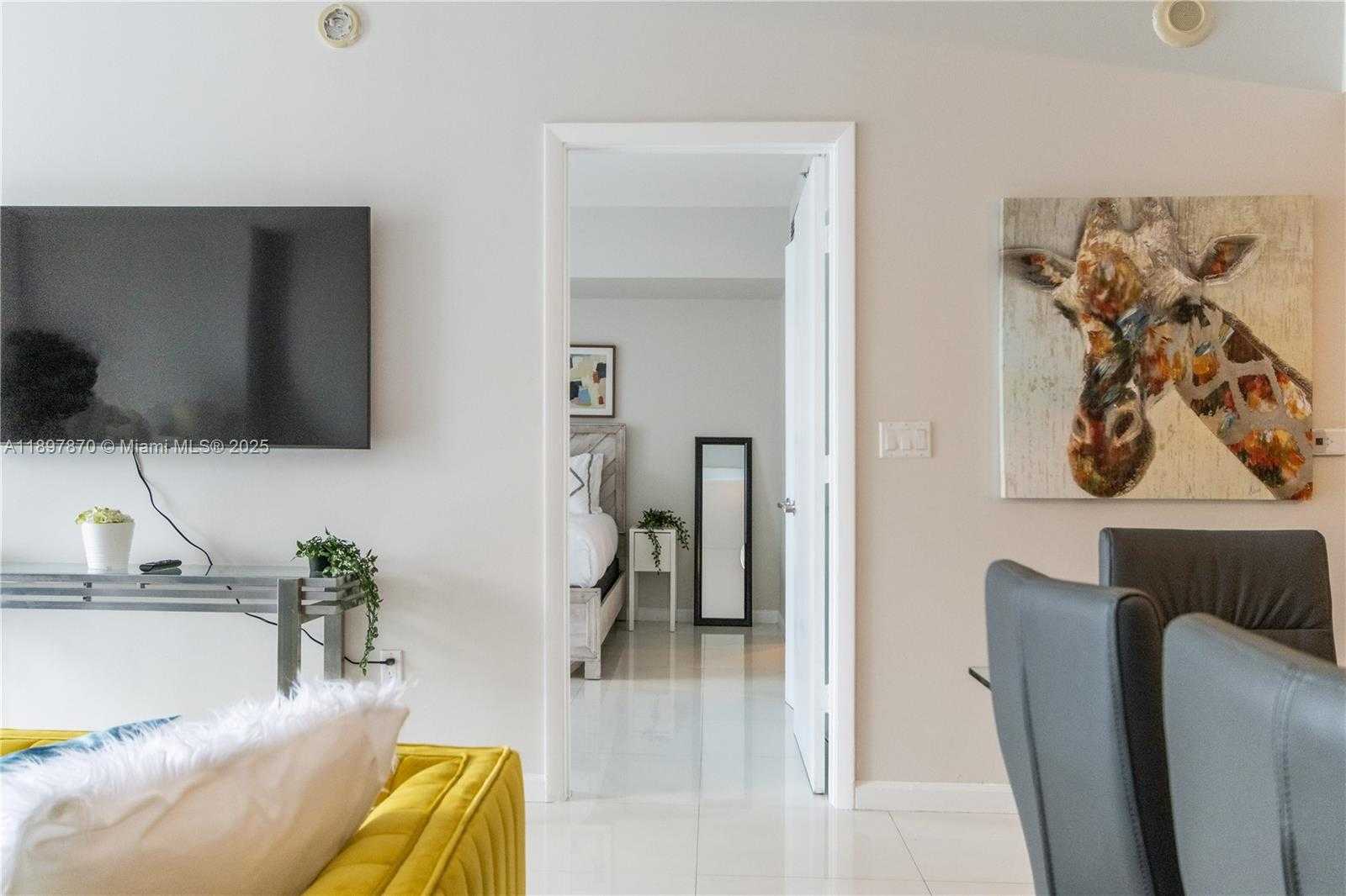 Small Image of 485 BRICKELL AVE #3506, Miami Number 6