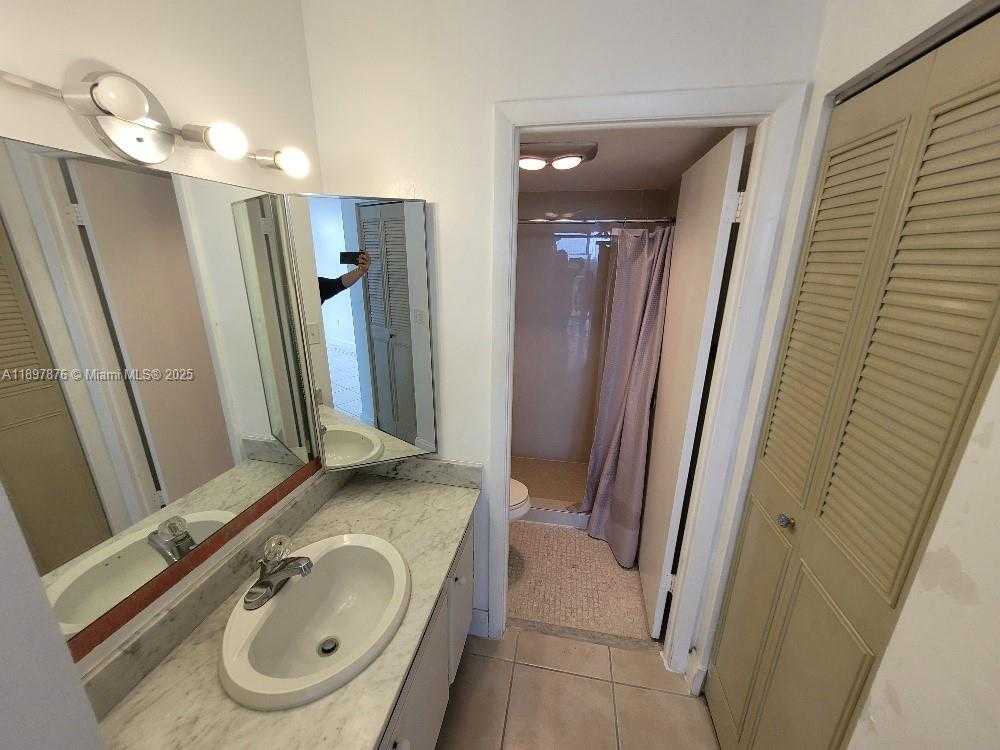 Small Image of 1200 Miami Gardens Dr, Miami, FL 33179, USA Number 10