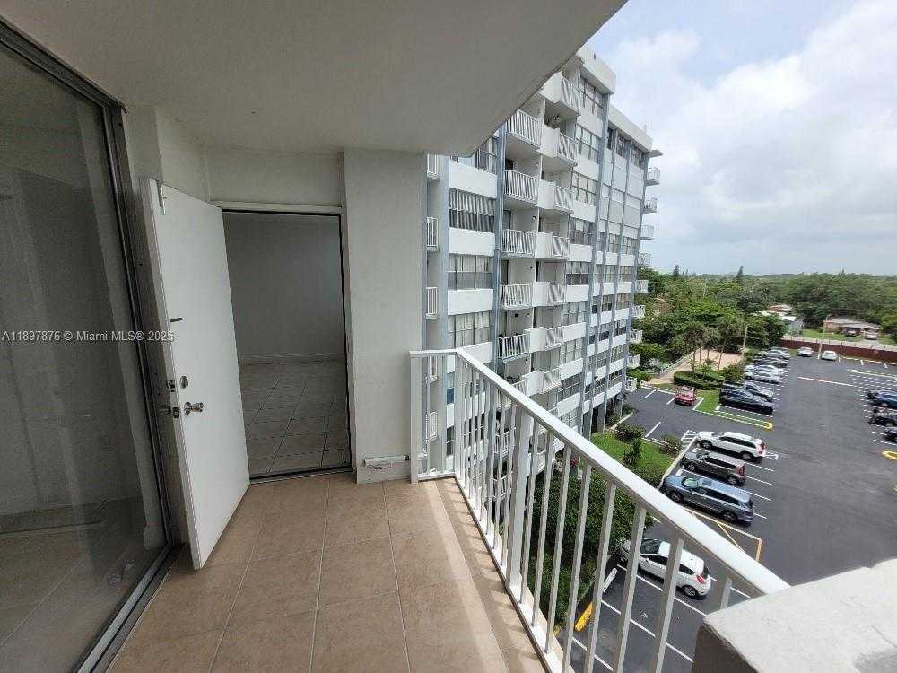 Small Image of 1200 Miami Gardens Dr, Miami, FL 33179, USA Number 12