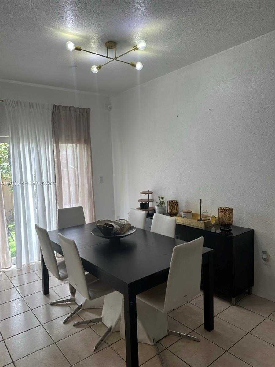 Small Image of Miami Number 3