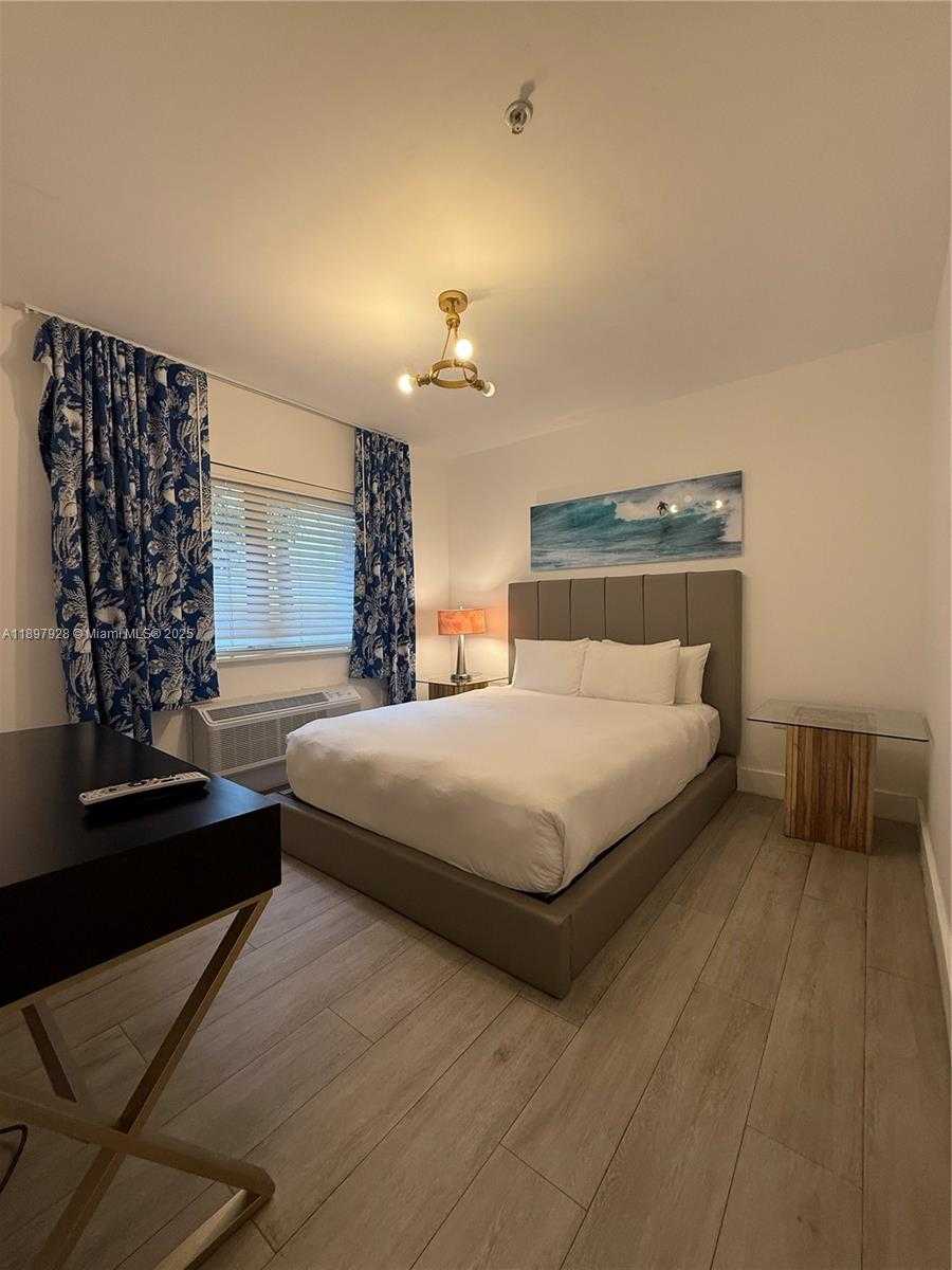 Small Image of 8320 HARDING AVE #1, Miami Beach Number 3
