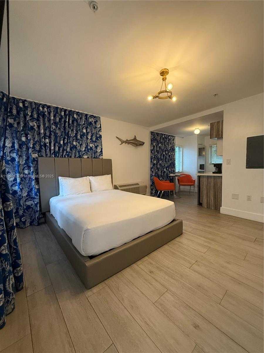 Small Image of 8320 HARDING AVE #1, Miami Beach Number 7