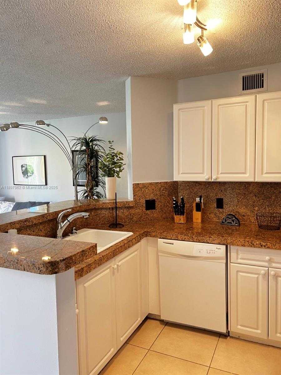 Small Image of Aventura Number 11