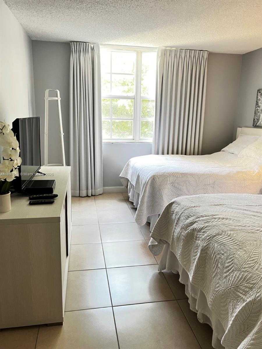 Small Image of Aventura Number 14