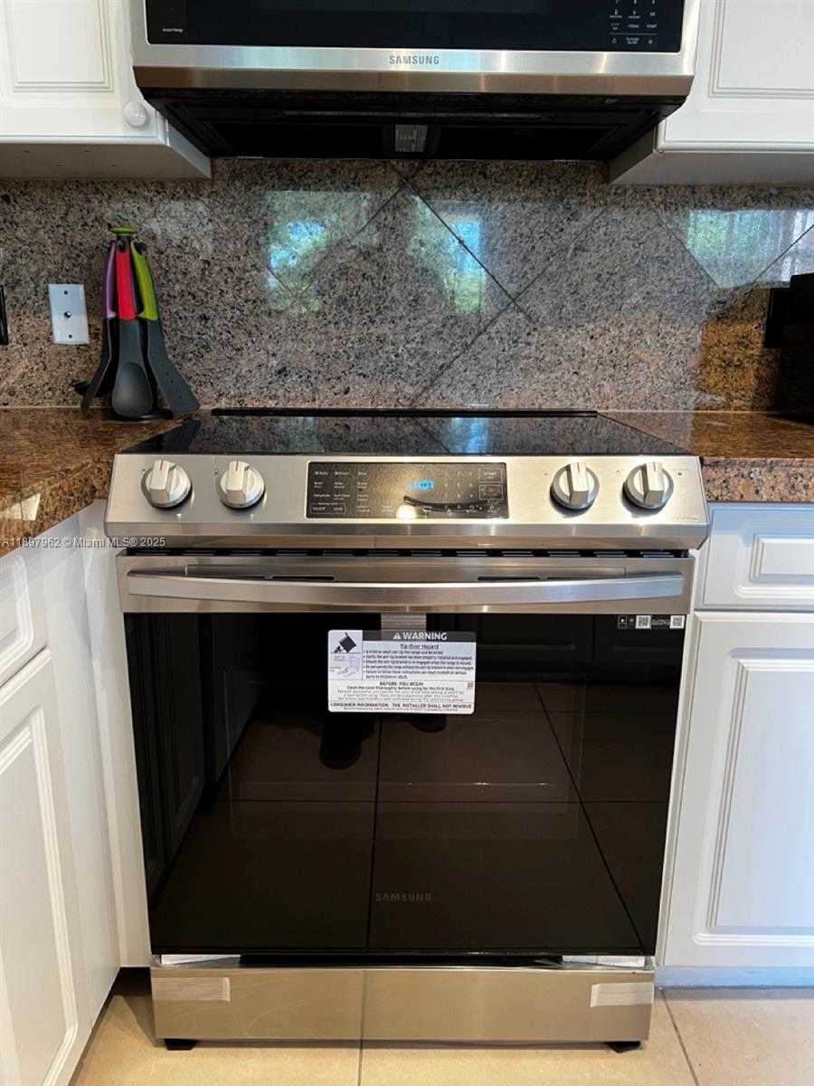 Small Image of Aventura Number 19