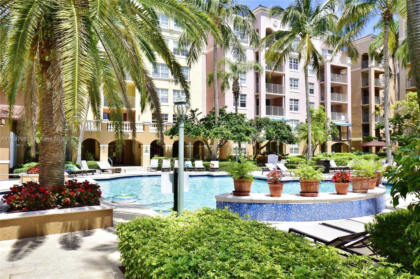 Small Image of Aventura Number 25