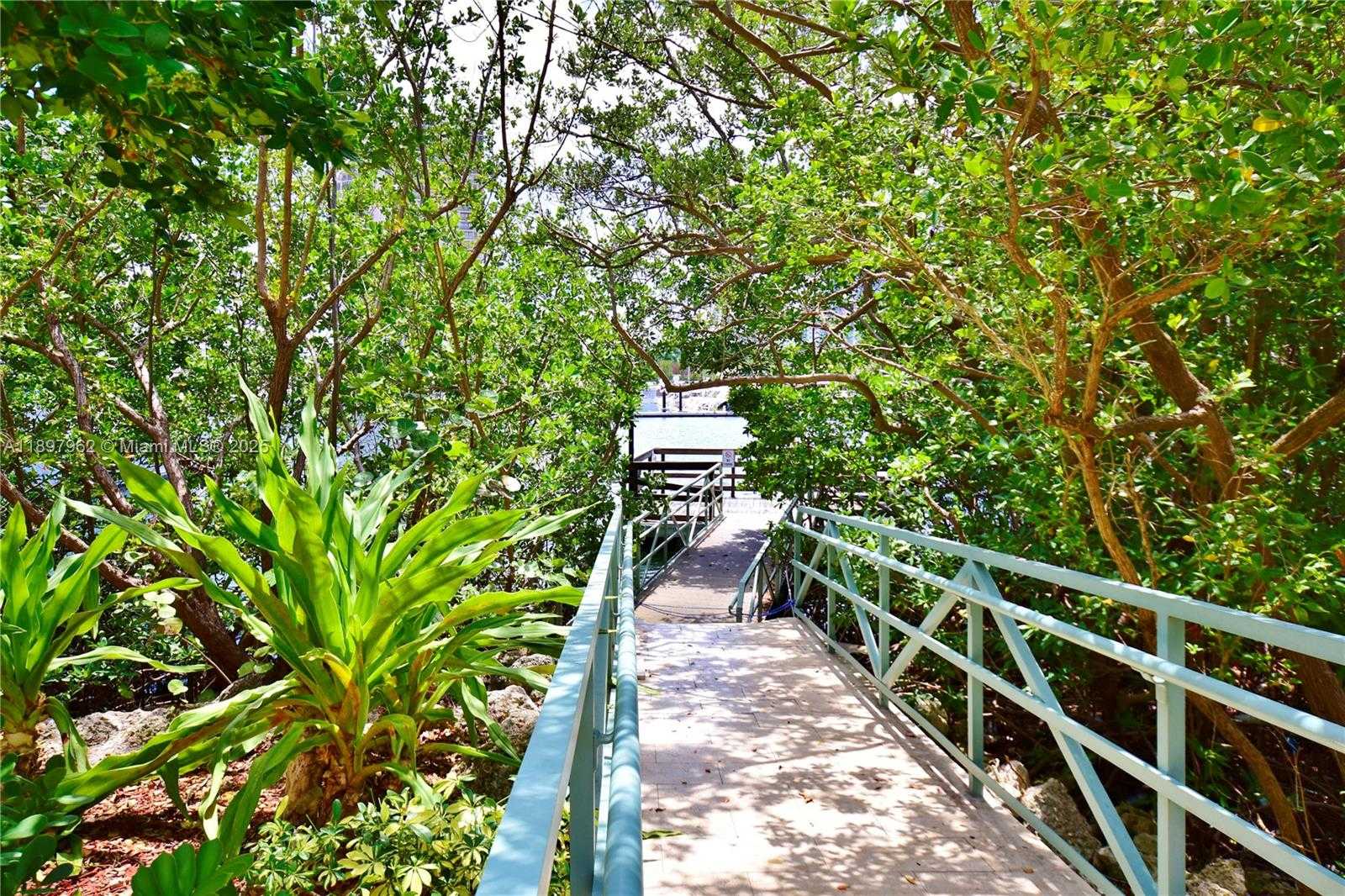Small Image of Aventura Number 29