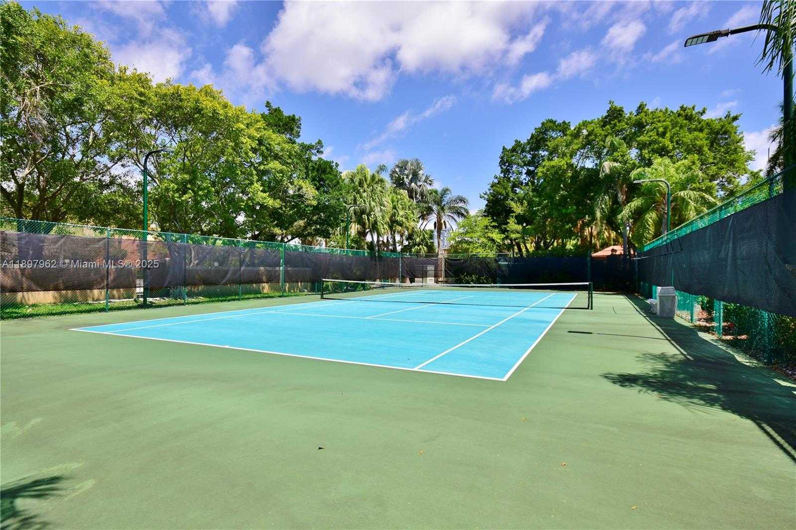 Small Image of Aventura Number 30