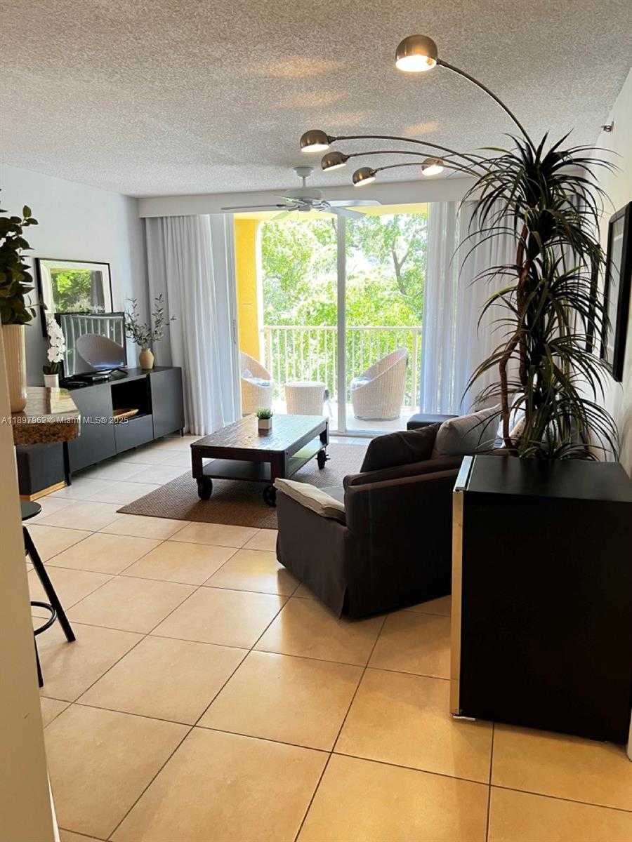Small Image of Aventura Number 6